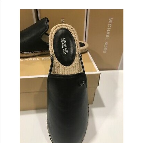 Michael Kors NWOT Navy Leather Hastings Mule - Picture 5 of 8